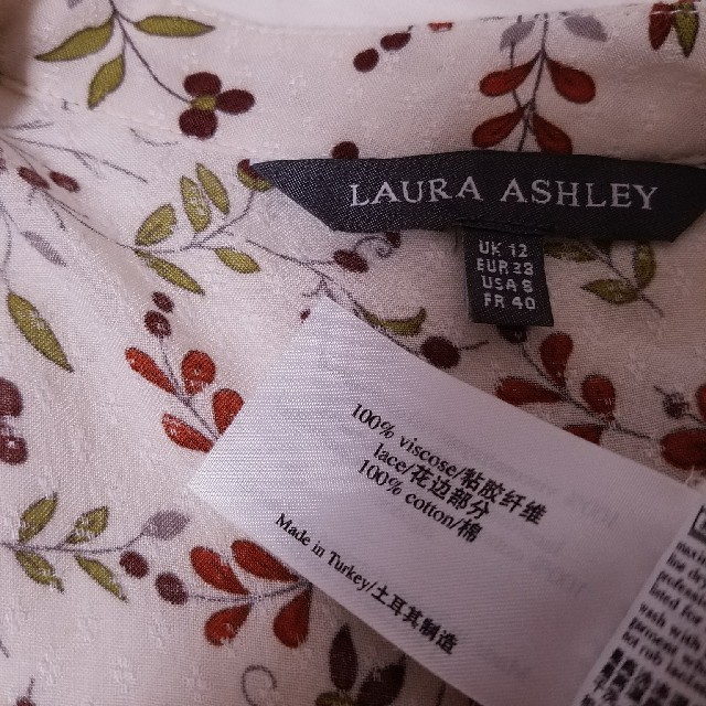 LAURA ASHLEY(ローラアシュレイ)のローラアシュレイ VネックブラウスUK12 レディースのトップス(シャツ/ブラウス(長袖/七分))の商品写真