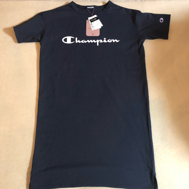 Champion(チャンピオン)のタグ付き☆ Couture brooch Champion ロゴTシャツワンピ レディースのワンピース(ひざ丈ワンピース)の商品写真