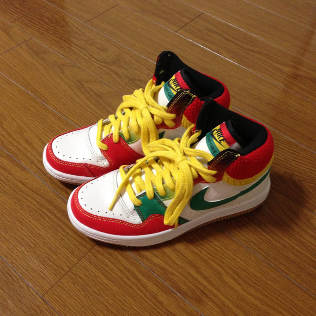 NIKEFREAK ラスタカラー★メッシュ★ セットアップ★XL·L新品ナイキ ライフスタイルを豊かにする「NIKE SPORTSWEAR」からNIKEの名作