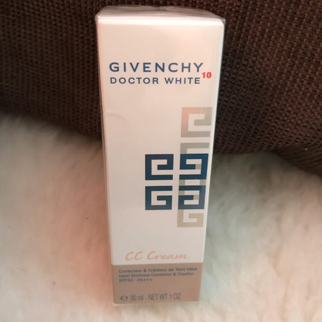 GIVENCHY(ジバンシィ)の新品未開封ジバンシイドクターホワイト CCクリーム6480円愛用品 コスメ/美容のベースメイク/化粧品(ファンデーション)の商品写真