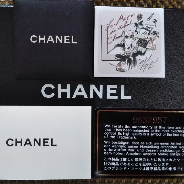 CHANELキャビアスキン二つ折り長財布レディース