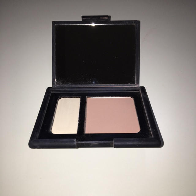 NARS(ナーズ)のNARS コントゥアーブラッシュ 5180 コスメ/美容のベースメイク/化粧品(フェイスカラー)の商品写真