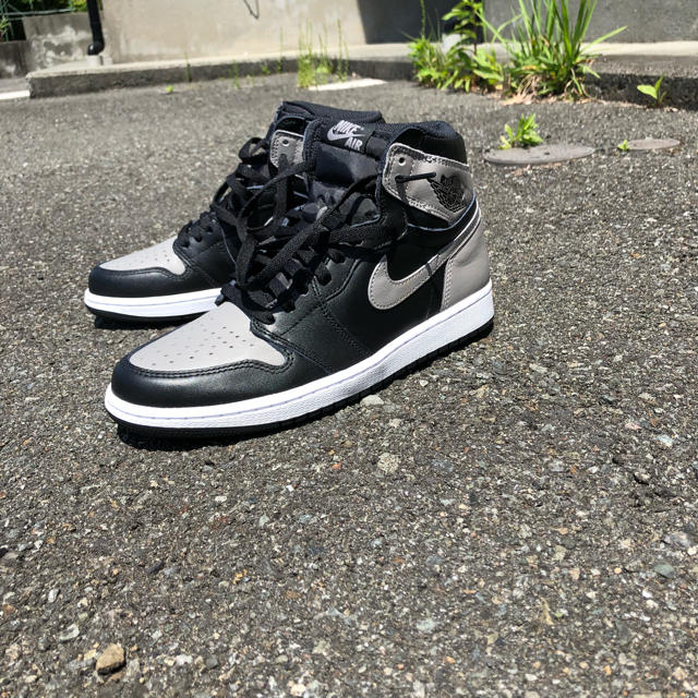 NIKE(ナイキ)のNIKE AIR JORDAN 1 RETRO SHADOW 27 メンズの靴/シューズ(スニーカー)の商品写真