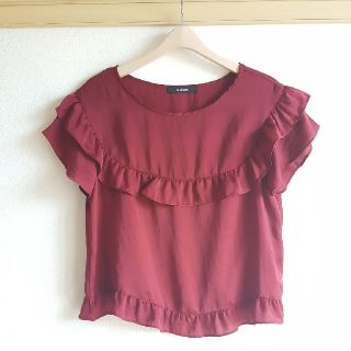 ダブルクローゼット(w closet)のサテンフリルトップス(シャツ/ブラウス(半袖/袖なし))