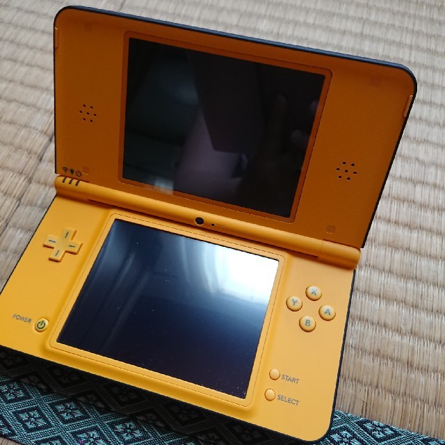 ニンテンドーDS(ニンテンドーDS)の任天堂 DSi LL オレンジ エンタメ/ホビーのゲームソフト/ゲーム機本体(携帯用ゲーム機本体)の商品写真