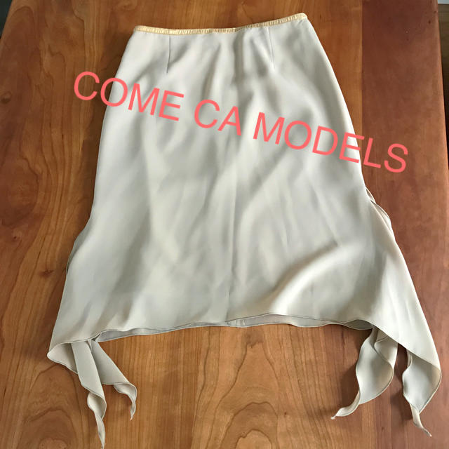 COMME CA ISM(コムサイズム)の【COME CA MODELS】サイドスリットがキレイなベージュSK（L） レディースのスカート(ひざ丈スカート)の商品写真