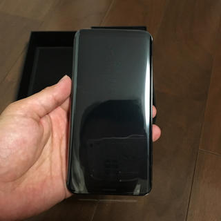 エルジーエレクトロニクス(LG Electronics)の新品 isai V30+ LGV35 ブラック au Android スマホ(スマートフォン本体)