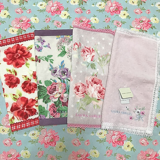 LAURA ASHLEY(ローラアシュレイ)の【🌷ちゆ様 専用🌷】ローラアシュレイ タオル ハンカチ8枚、化粧ポーチ🌸 レディースのファッション小物(ハンカチ)の商品写真