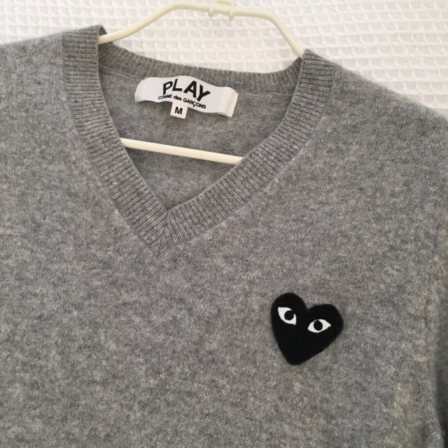 COMME des GARCONS(コムデギャルソン)のコムデギャルソン PLAY Vネックニット レディースのトップス(ニット/セーター)の商品写真