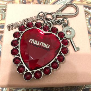 miumiu ハート チャーム キーホルダー 赤