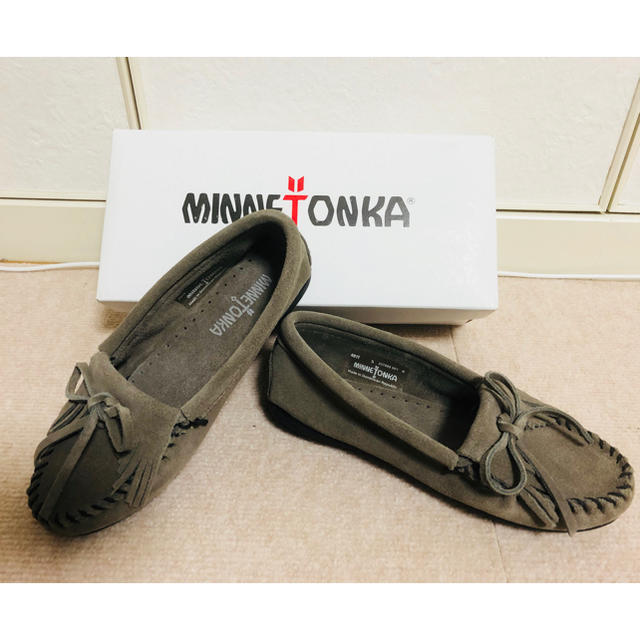 Minnetonka(ミネトンカ)のミネトンカ★MINNETONKAモカシンシューズスエード22グレイ★ロンハーマン レディースの靴/シューズ(スニーカー)の商品写真