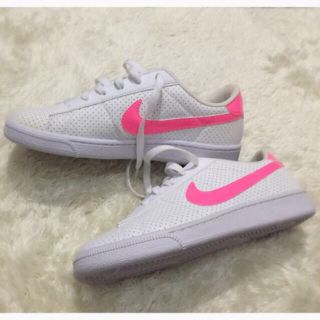 ナイキ(NIKE)のNIKE新品スニーカー💗👟💜(スニーカー)