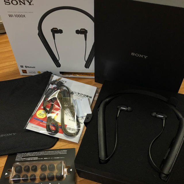 SONY(ソニー)のSONY WI-1000X Bluetooth イヤホン ブラック スマホ/家電/カメラのオーディオ機器(ヘッドフォン/イヤフォン)の商品写真