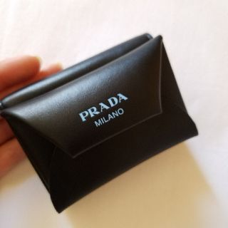 プラダ(PRADA)の【週末限定値下げ】PRADA　日本未発売　ミニ財布(財布)