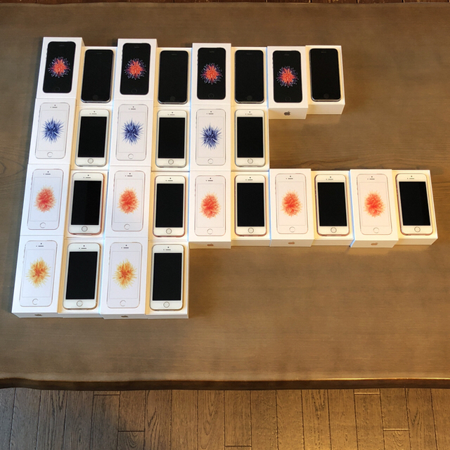 Apple(アップル)のOnebrid 様専用【シムフリー・新品】iphoneSE 32GB 計14台 スマホ/家電/カメラのスマートフォン/携帯電話(スマートフォン本体)の商品写真