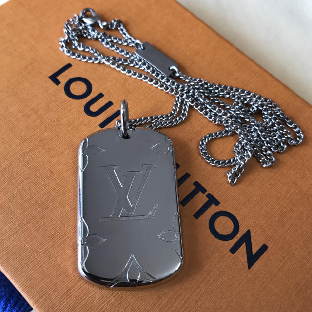 LOUIS VUITTON ロケットネックレス・モノグラム