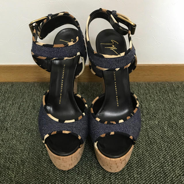 Giuseppe Zanotti Design(ジュゼッペザノッティデザイン)のGiuseppe Zanotti ジュゼッペザノッティ プラットフォームサンダル レディースの靴/シューズ(サンダル)の商品写真