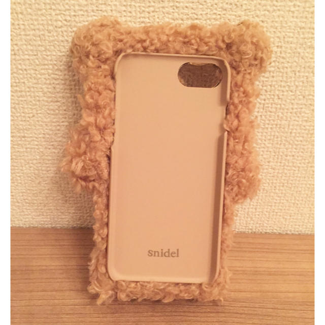 SNIDEL(スナイデル)のsnidel ベアー アイフォンケース ベージュ スマホ/家電/カメラのスマホアクセサリー(iPhoneケース)の商品写真