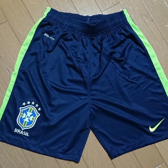 NIKE(ナイキ)のブラジル代表  トレーニングウェア スポーツ/アウトドアのサッカー/フットサル(ウェア)の商品写真