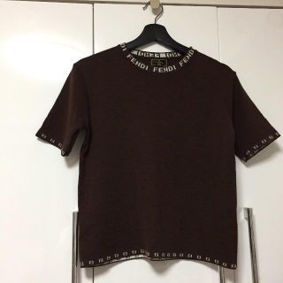 フェンディ(FENDI)のFENDI トップス　ブラウン(Tシャツ(半袖/袖なし))