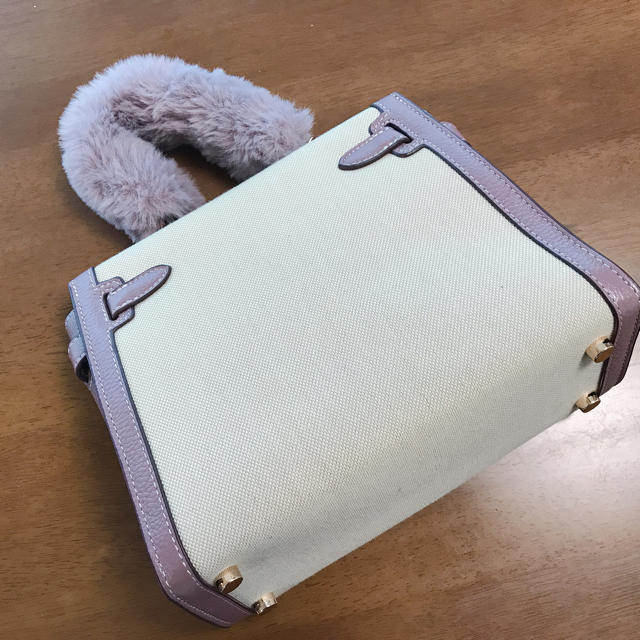 Ameri VINTAGE(アメリヴィンテージ)のAmeri FUR HANDLE 2WAY BAG レディースのバッグ(ハンドバッグ)の商品写真