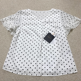 ジャスグリッティー(JUSGLITTY)の2018年夏物 袖刺繍ドットブラウス(シャツ/ブラウス(半袖/袖なし))