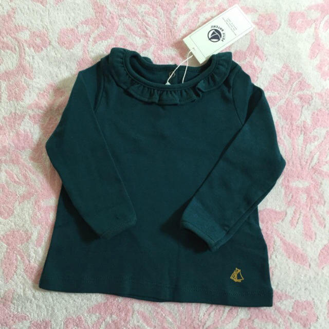 PETIT BATEAU(プチバトー)の☆SALE☆ 新品 プチバトー♡ 裏起毛フリル衿つき長袖Ｔシャツ 12m 74 キッズ/ベビー/マタニティのベビー服(~85cm)(シャツ/カットソー)の商品写真