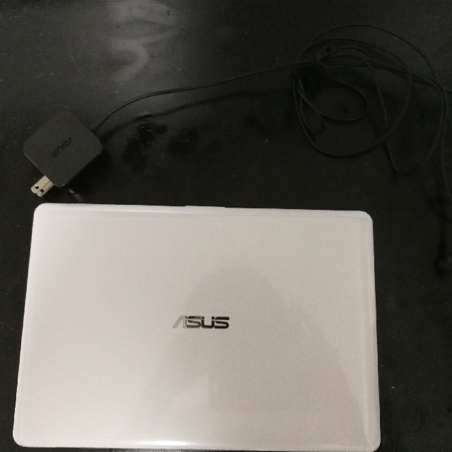 ASUS(エイスース)のノートパソコン（中古）パールホワイト ASUS VivoBook E203NA スマホ/家電/カメラのPC/タブレット(ノートPC)の商品写真