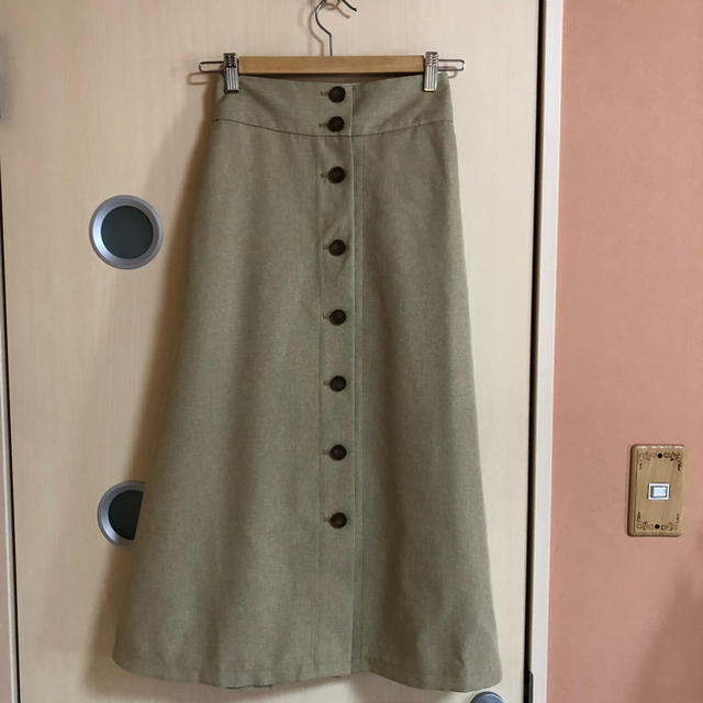 GU(ジーユー)の新品 大人気 フロントボタンミディスカート レディースのスカート(ひざ丈スカート)の商品写真