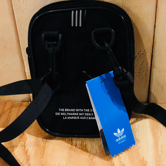 adidas(アディダス)の新品☆adidasミニショルダー ブラック レディースのバッグ(ショルダーバッグ)の商品写真