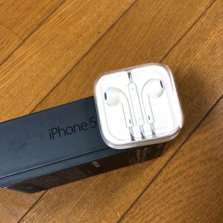 アイフォーン(iPhone)のiPhone5  正規品 イヤホン  未使用品(ヘッドフォン/イヤフォン)