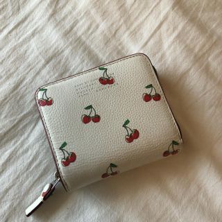 日本未発売 MARC JACOBS 二つ折り財布 折り財布 ピンクチェリー柄-