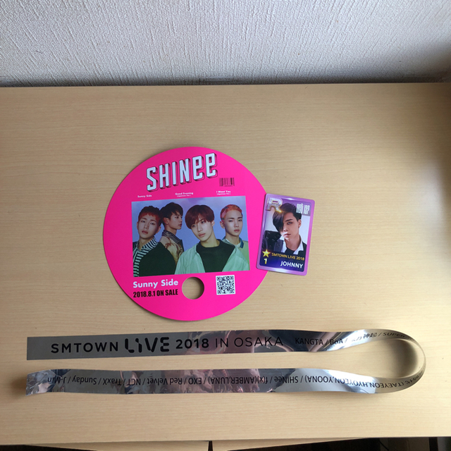 SHINee(シャイニー)の★SM TOWN SHINeeうちわ NCTトレカ 銀テープ★ エンタメ/ホビーのCD(K-POP/アジア)の商品写真