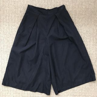 ユナイテッドアローズ(UNITED ARROWS)のユナイテッドアローズ ガウチョパンツ 紺色(クロップドパンツ)