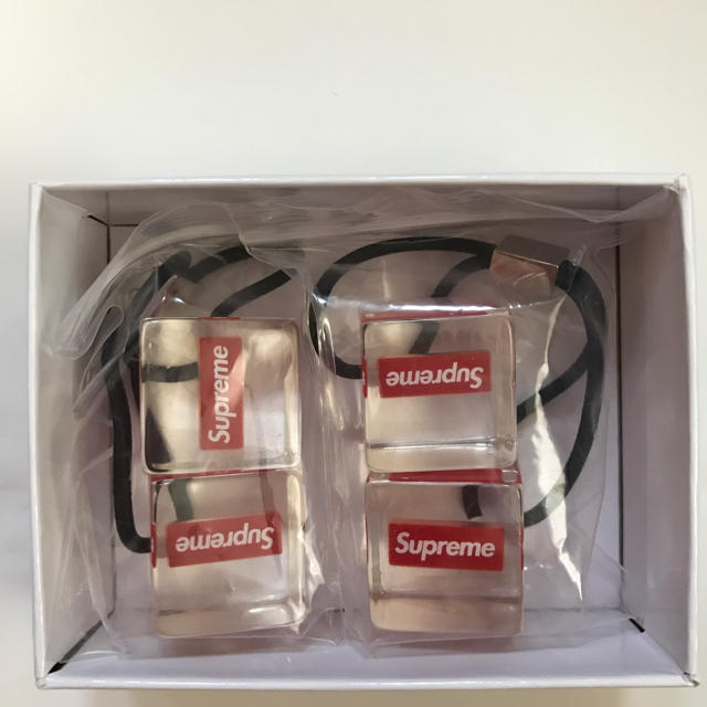 Supreme(シュプリーム)のmaaaaa様 supreme シュプリーム hair bobbles ヘアゴム レディースのヘアアクセサリー(ヘアゴム/シュシュ)の商品写真