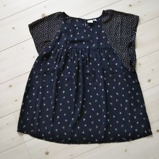 ギャップ(GAP)のGAP ギャップ 黒にピンクの小花柄の半袖ブラウス サイズS(シャツ/ブラウス(半袖/袖なし))