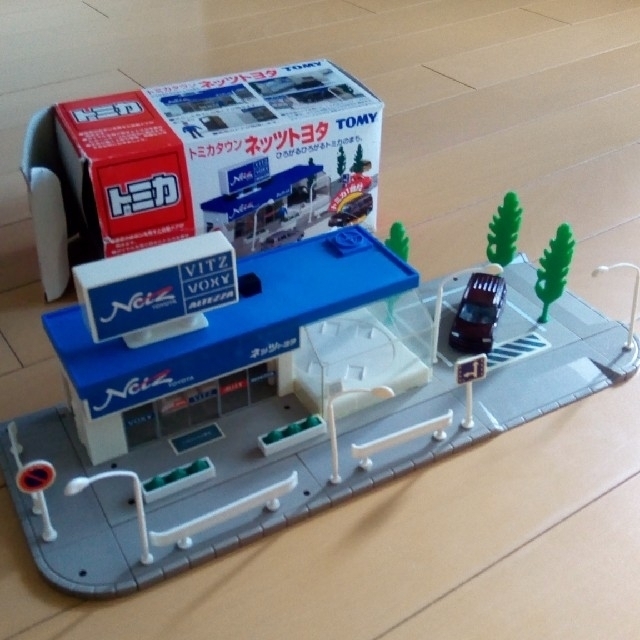 廃盤レア トミカタウンネッツトヨタ トヨタbB付きの通販 by 毛糸 廃盤レア トミカタウンネッツトヨタ トヨタbB付きの通販 by 毛糸
