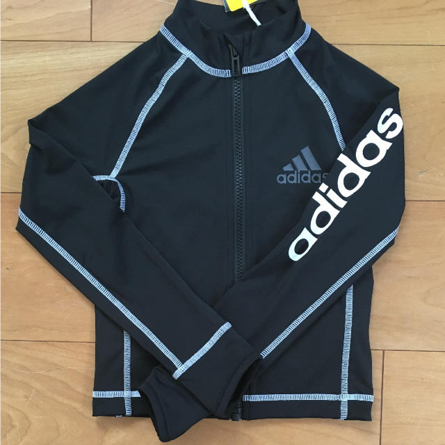 adidas(アディダス)の新品 アディダス ラッシュガード フルジップ 120 キッズ/ベビー/マタニティのキッズ服男の子用(90cm~)(水着)の商品写真