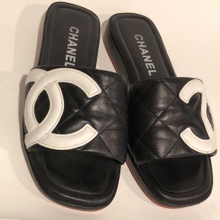 シャネル(CHANEL)のCHANEL❤️カンボンラインシャネル送込ブラックホワイト❤️サンダル裏ピンク(サンダル)