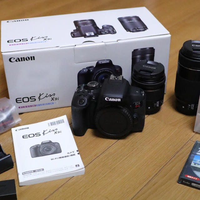 【ほぼ未使用・美品】CANON EOS Kiss X9i ダブルズーム おまけ付