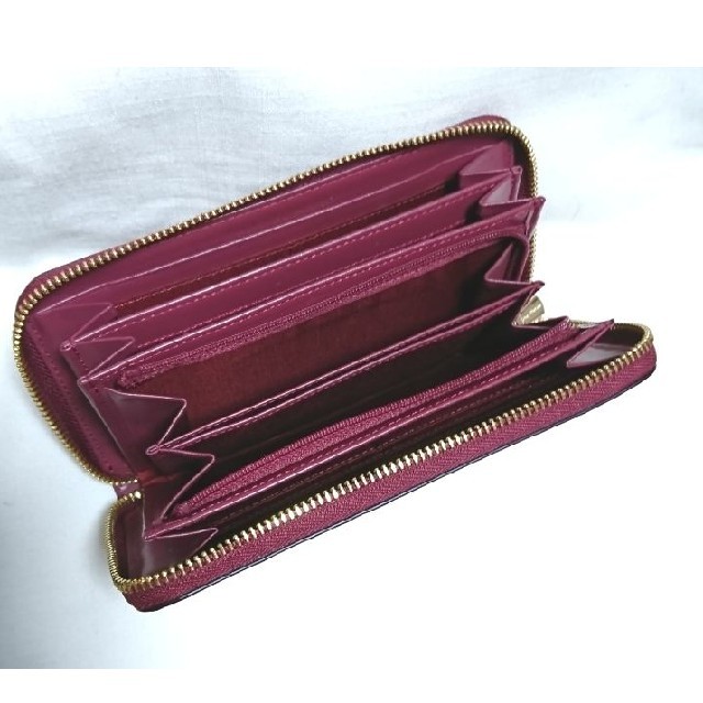 Pinky&Dianne(ピンキーアンドダイアン)のPINKY&DIANNE 美品 エナメルロゴ型押し柄ラウンドファスナー長財布 レディースのファッション小物(財布)の商品写真