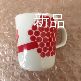 マリメッコ(marimekko)のゆうさん専用 ホルテンシエマグカップ新品❗️(グラス/カップ)