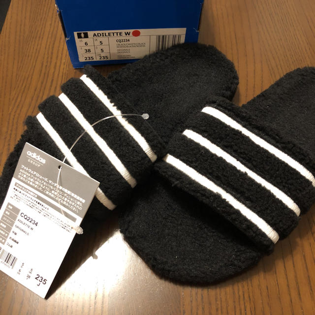 adidas(アディダス)のadidas ADILETTE Wサンダル　23.5cm レディースの靴/シューズ(サンダル)の商品写真