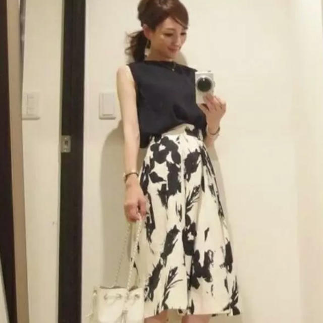 ZARA(ザラ)のZARA ボタニカル柄 スカート レディースのスカート(ひざ丈スカート)の商品写真