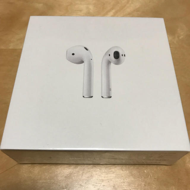 Apple(アップル)のApple AirPods 新品 スマホ/家電/カメラのオーディオ機器(ヘッドフォン/イヤフォン)の商品写真