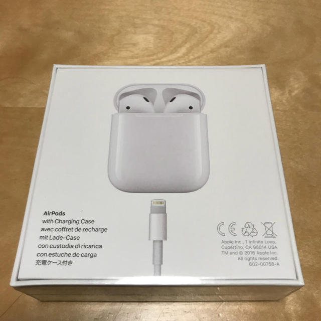 Apple(アップル)のApple AirPods 新品 スマホ/家電/カメラのオーディオ機器(ヘッドフォン/イヤフォン)の商品写真