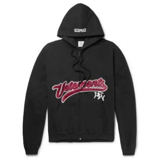 VETEMENTS LOGO HOODIE(パーカー)