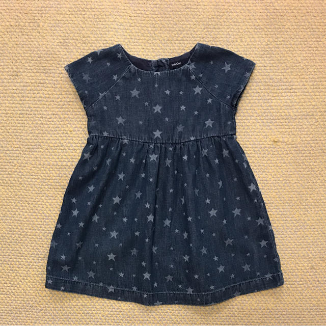 babyGAP(ベビーギャップ)のベビーギャップ   デニム 星柄 ワンピース 90 キッズ/ベビー/マタニティのキッズ服女の子用(90cm~)(ワンピース)の商品写真