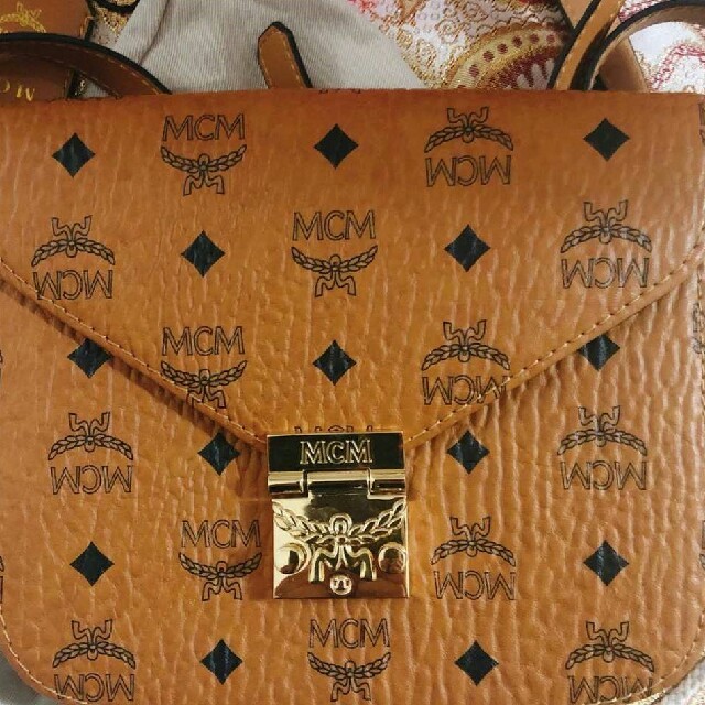 MCM(エムシーエム)のMCM  Patricia Visetos  お財布ショルダーバッグ レディースのバッグ(ショルダーバッグ)の商品写真