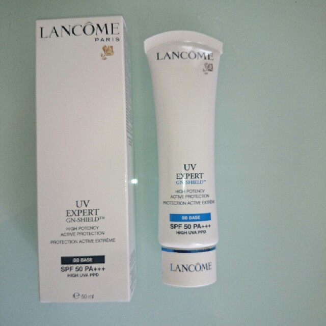 LANCOME(ランコム)の新品！未使用！ランコム UVエクスペール GN シールド 50 BB 50ml コスメ/美容のベースメイク/化粧品(BBクリーム)の商品写真